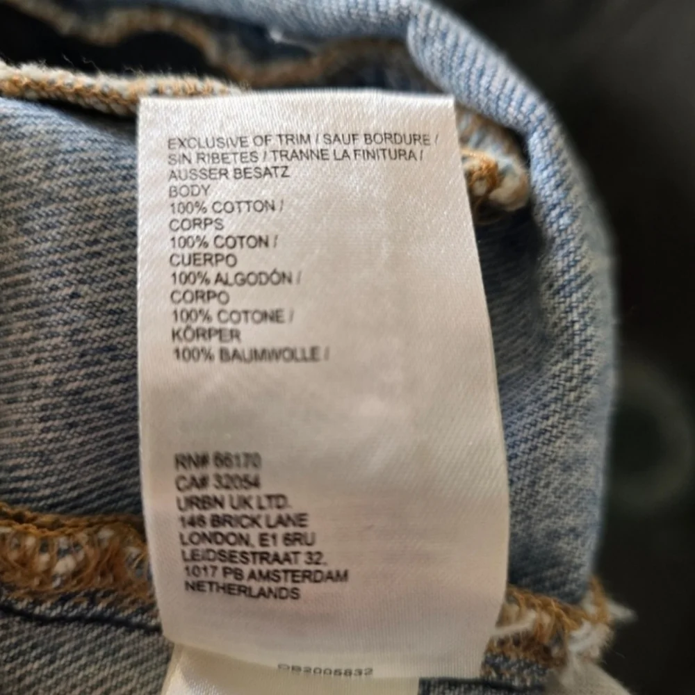 NWT Anthropologie Pilcro Pitched Micro Denim Shorts, Size 29 - Picture 12 of 13